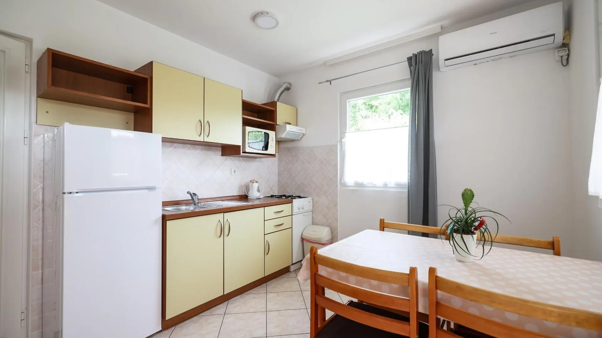 Apartments Kika Nin