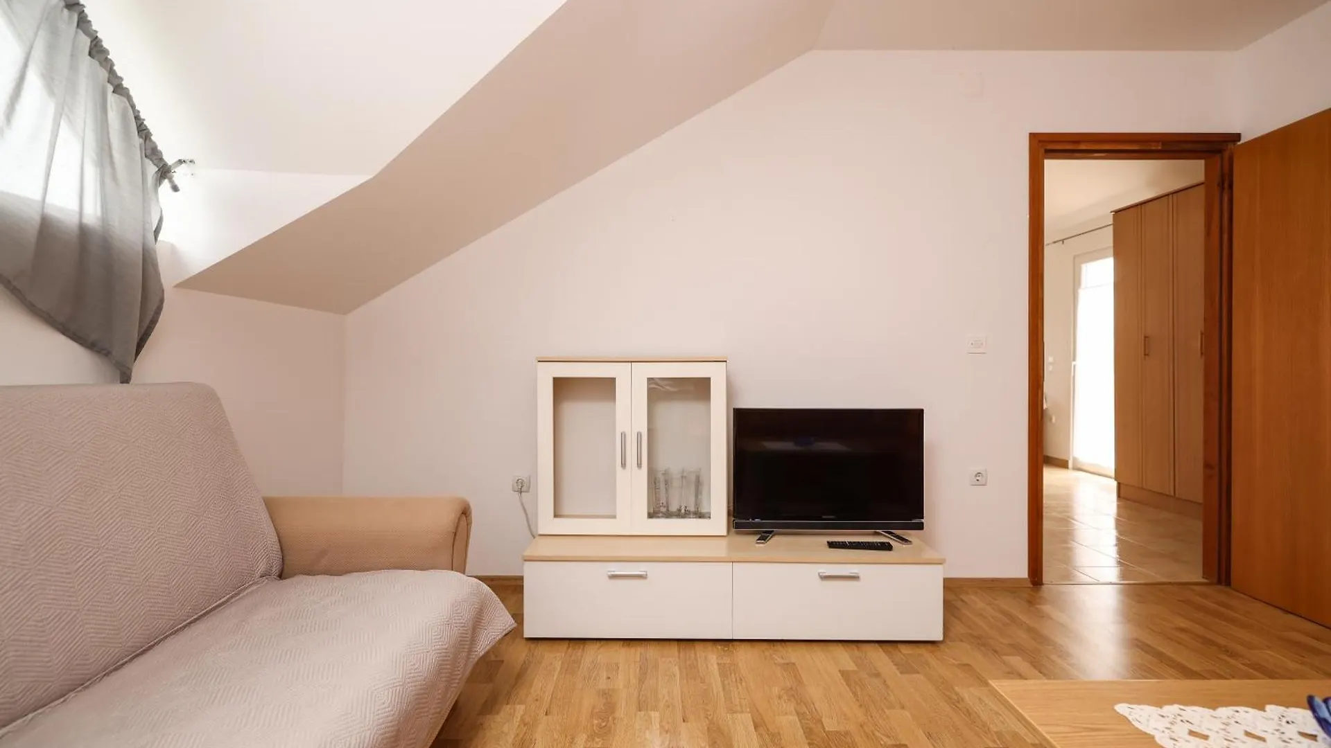 Apartments Kika Nin