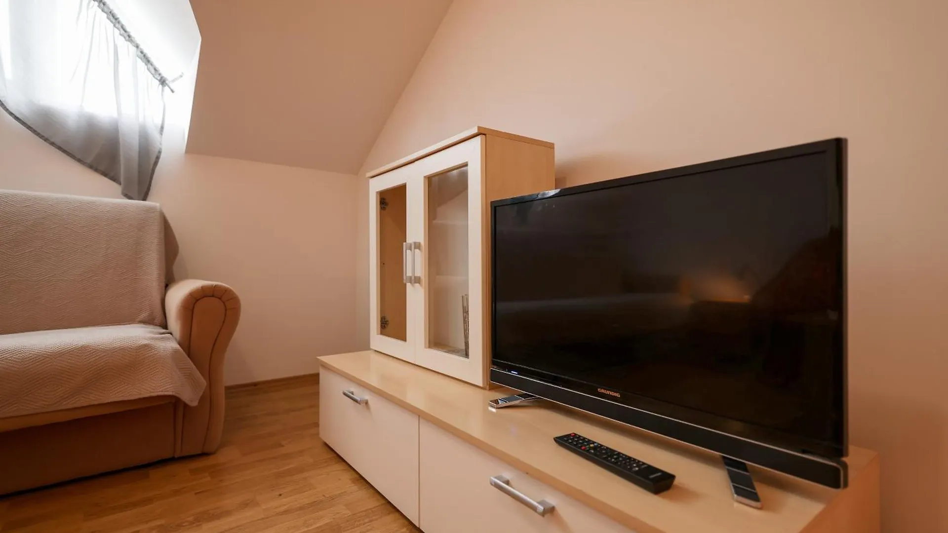 Apartments Kika Nin
