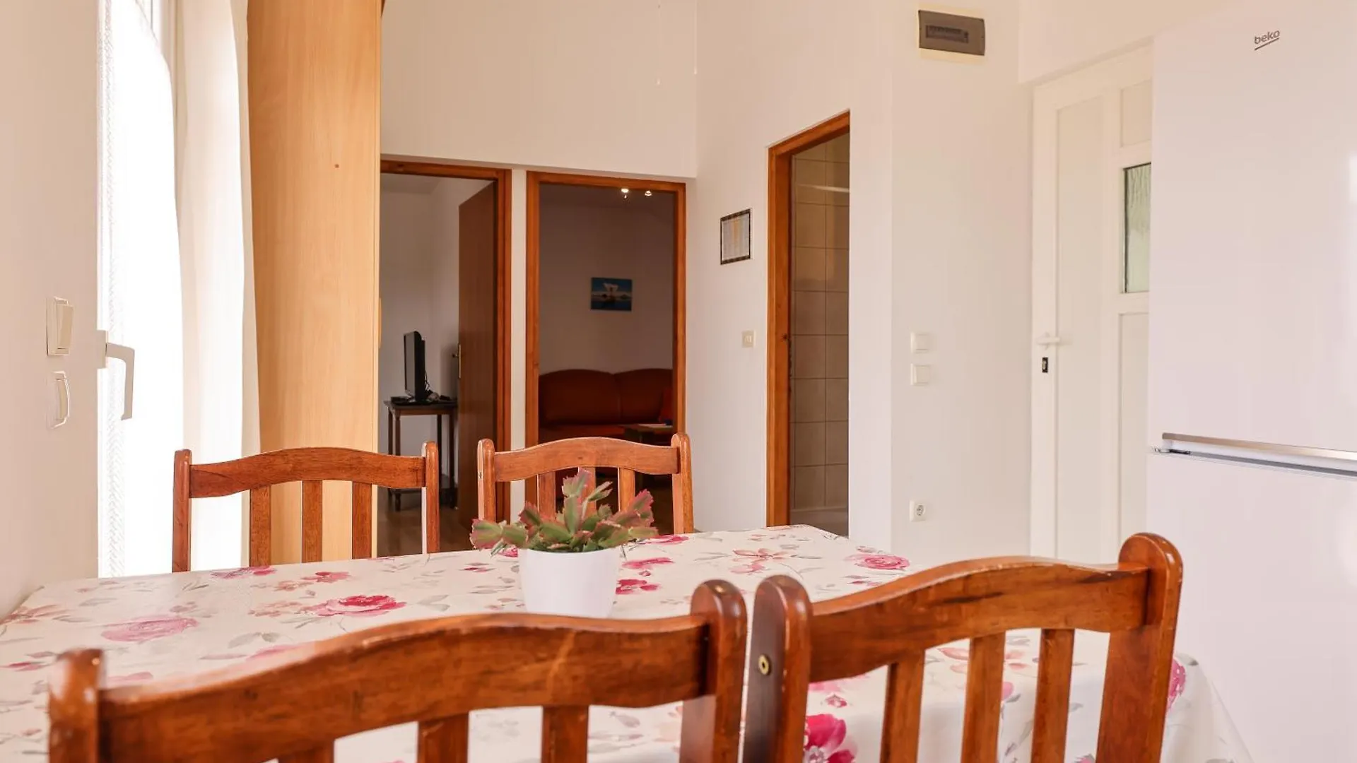 Apartments Kika Nin