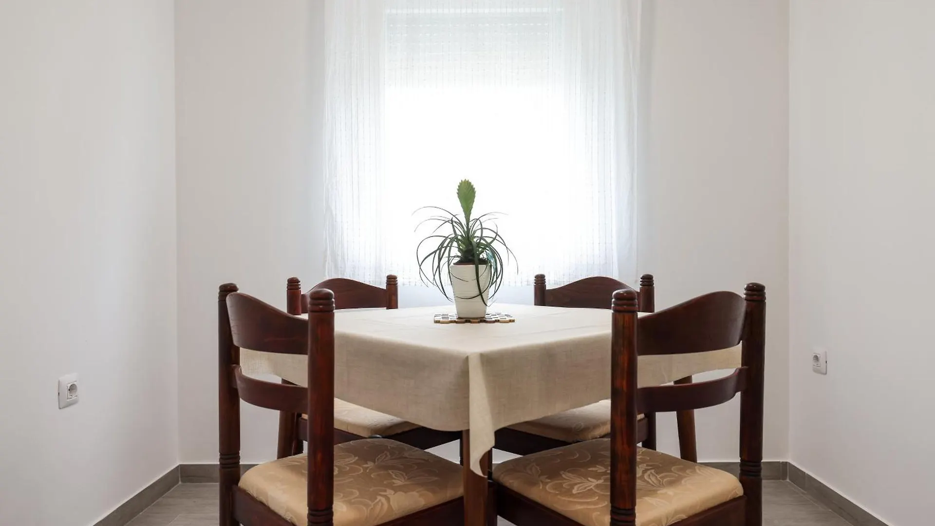 Apartments Kika Nin