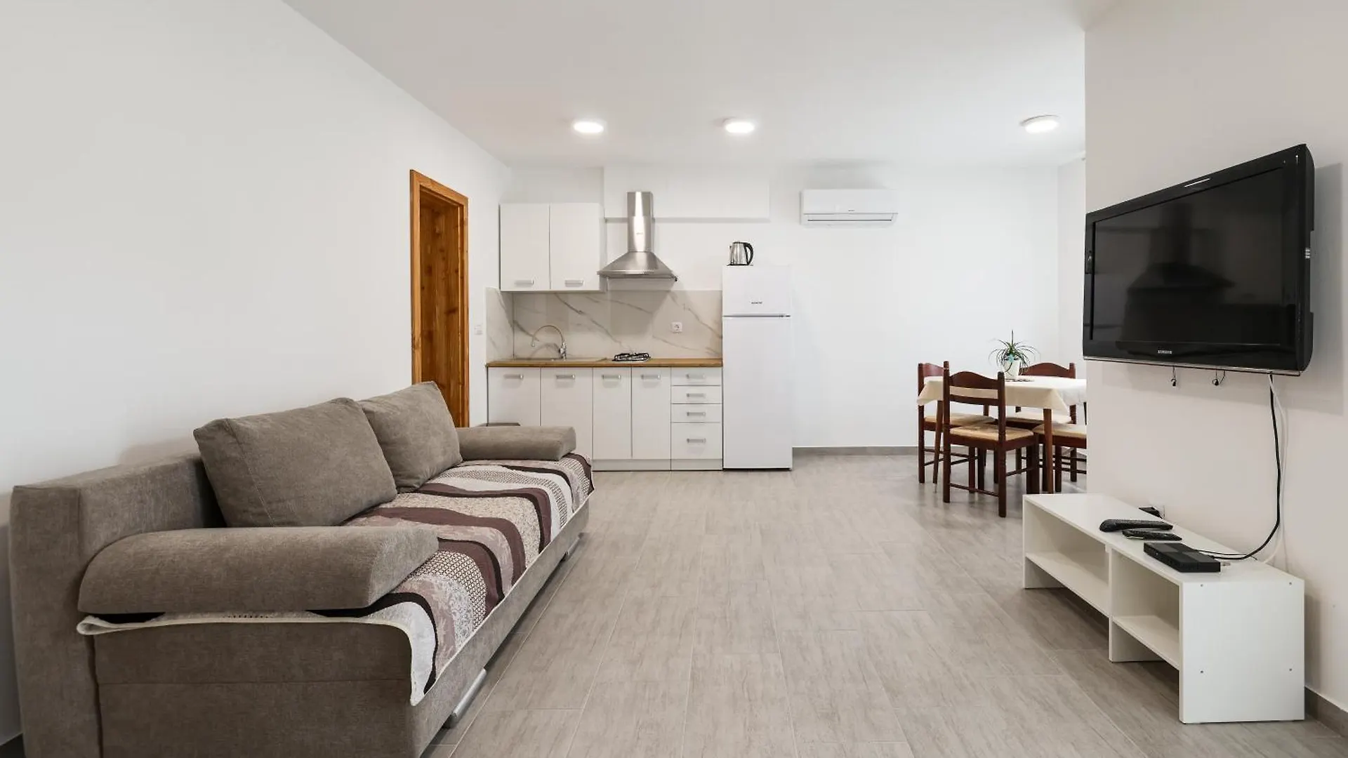 Apartments Kika Nin