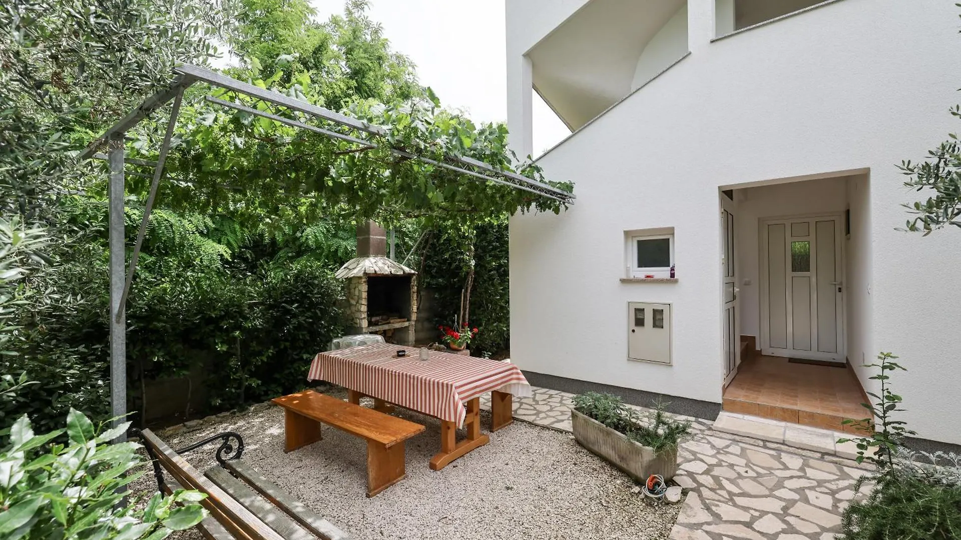 Apartments Kika Nin