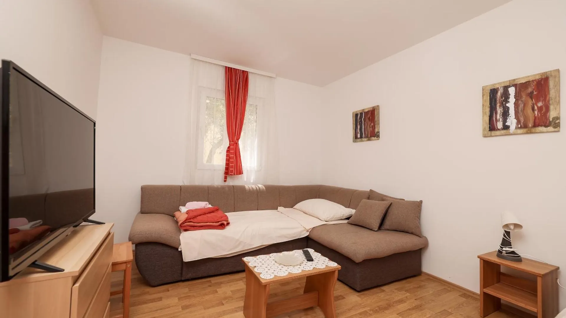 Apartments Kika Nin