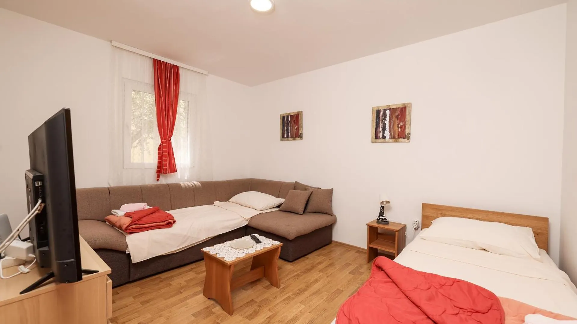 Apartments Kika Nin